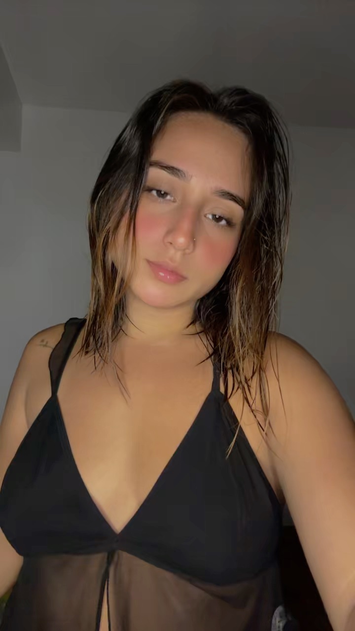 Live 1v1 video chat with a stranger on ChatCam