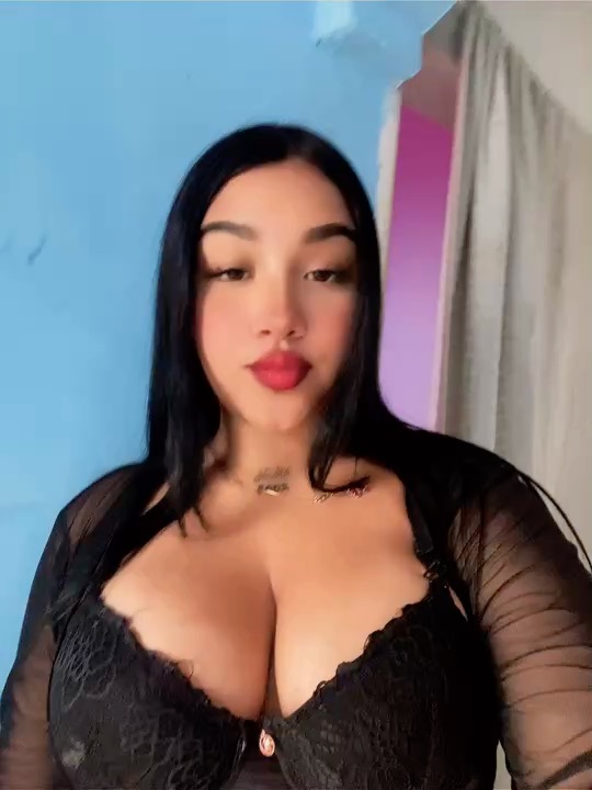 Live 1v1 video chat with a stranger on ChatCam