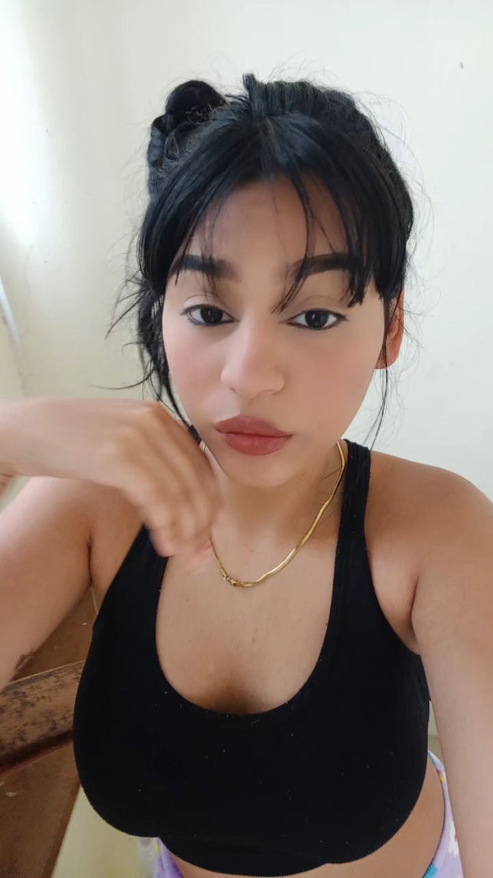 Live 1v1 video chat with a stranger on ChatCam