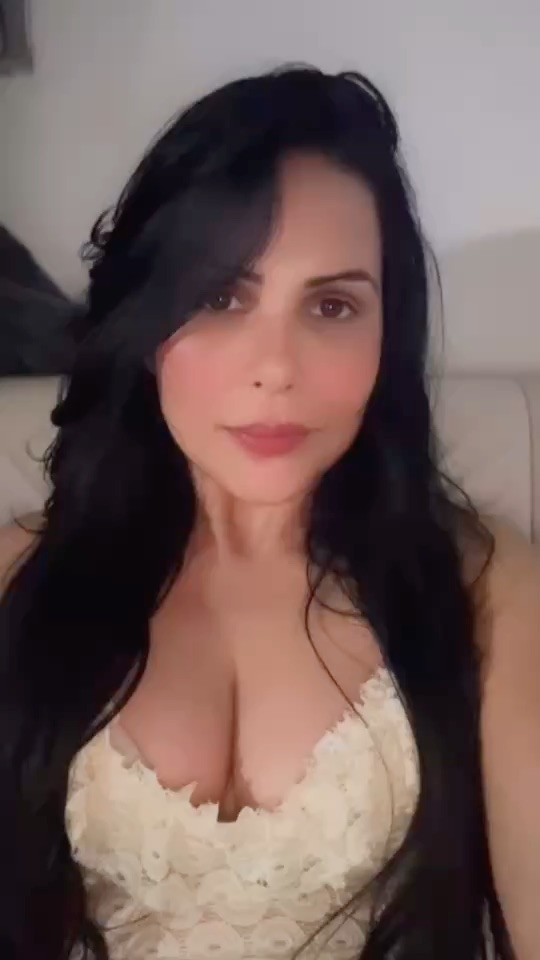 Live 1v1 video chat with a stranger on ChatCam