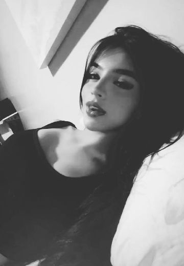 Live 1v1 video chat with a stranger on ChatCam
