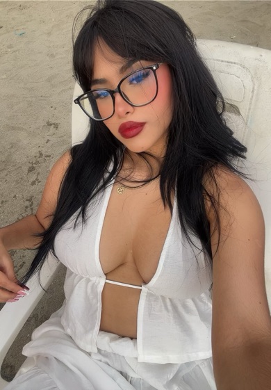 Live 1v1 video chat with a stranger on ChatCam