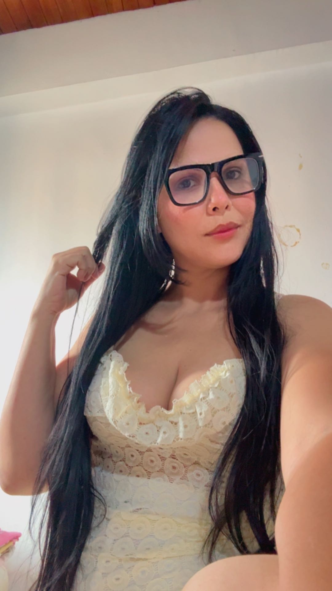 Live 1v1 video chat with a stranger on ChatCam